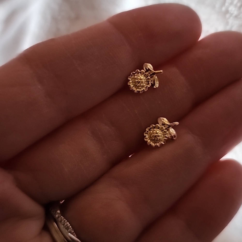 Sunflower studs - Picture 3 of 4